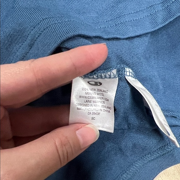 Icebreaker Men's V-Neck Sweater - Blue and Black - Picture 6 of 7